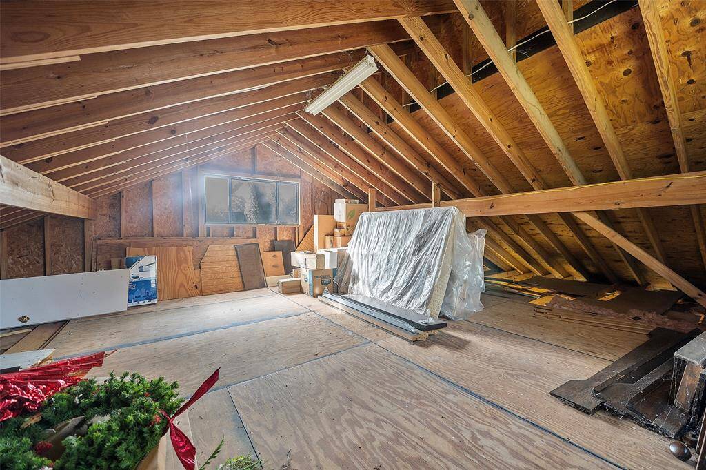 This upstairs space is 320 ft per seller and has endless possibilities!