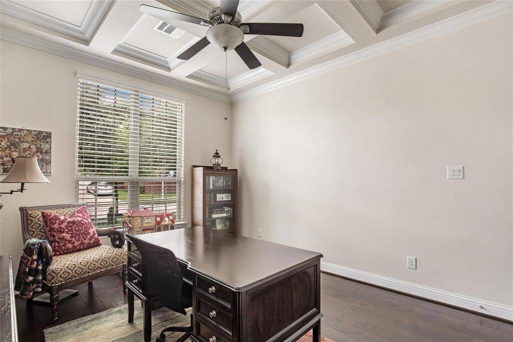 Use this room as an Office or a Bedroom