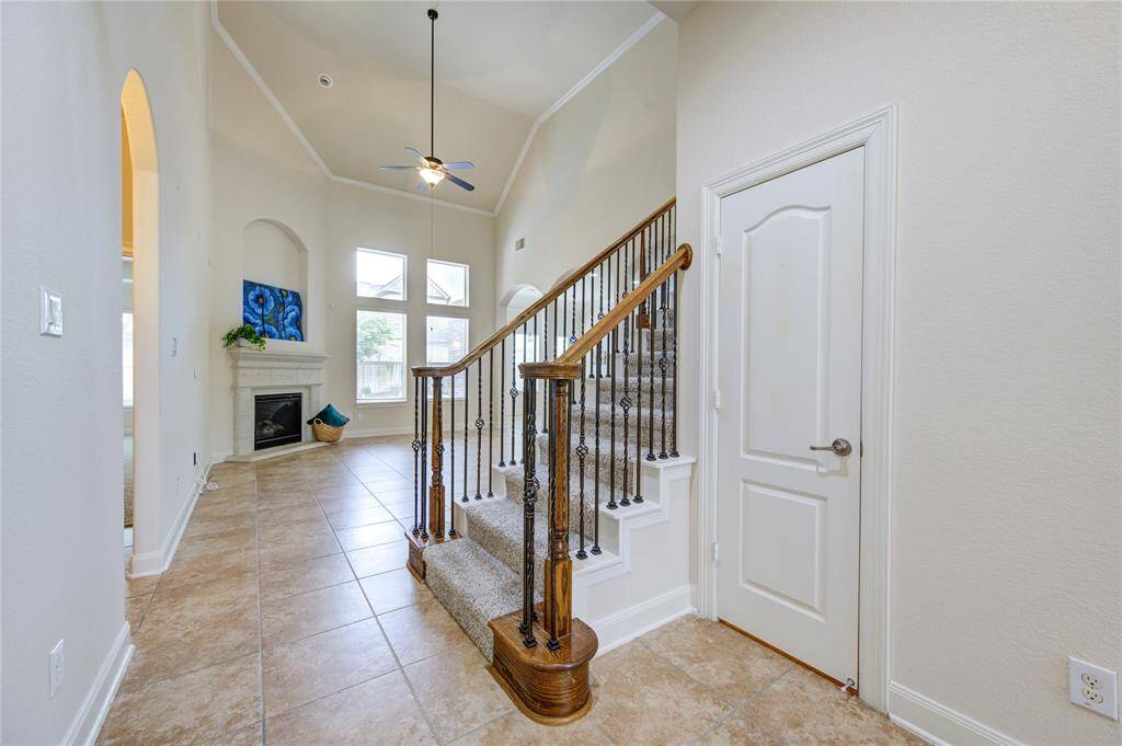 Let's tour now the rooms upstairs!