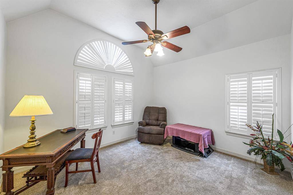 Jack N Jill bathroom with 2 vanities that share a shower and toilet