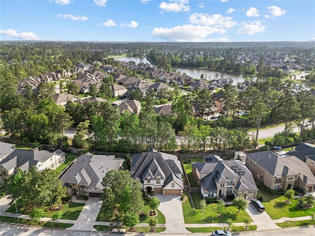 Woodtrace is conveniently located off 249 with quick and easy access to to restaurants and shopping. l