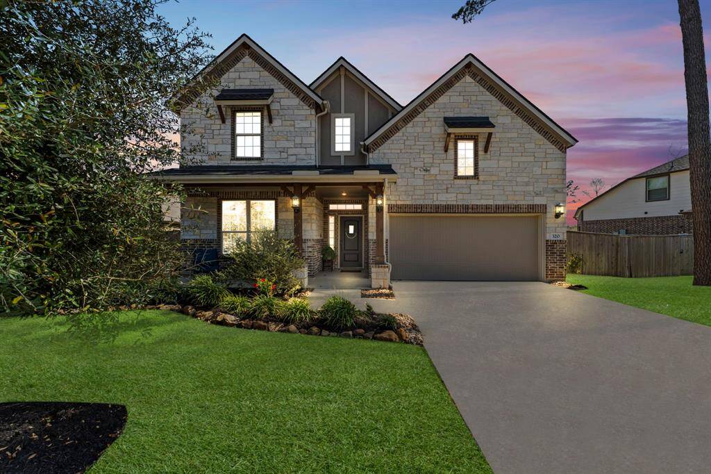 CHARMING two-story on a cul-de-sac street in the coveted Bronze Trace section of Woodforest!