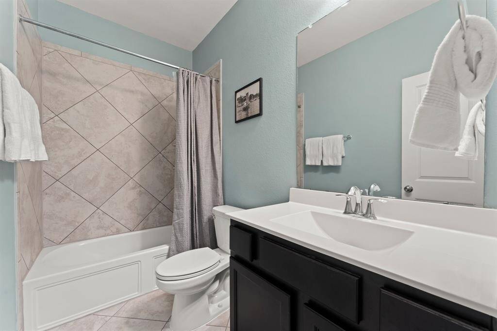 A full bathroom is adjacent to the front bedroom