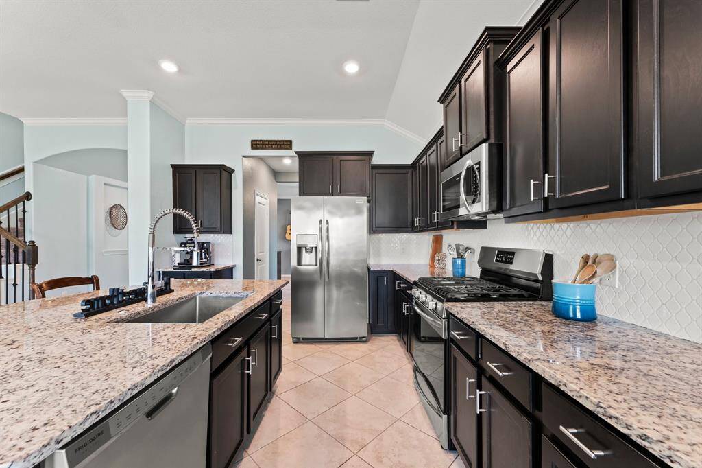 Kitchen boasts granite countertops, stainless steel appliances and lots of cabinet space!