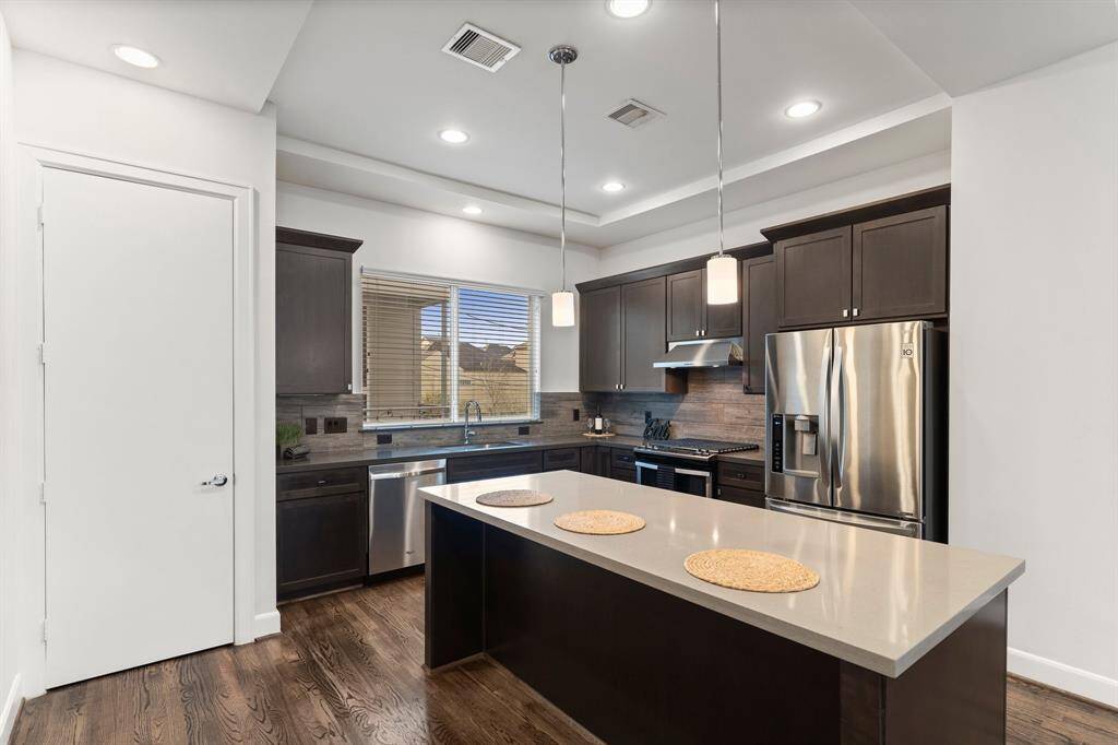 Stylish and sleek breakfast bar, perfect for casual dining and entertaining.