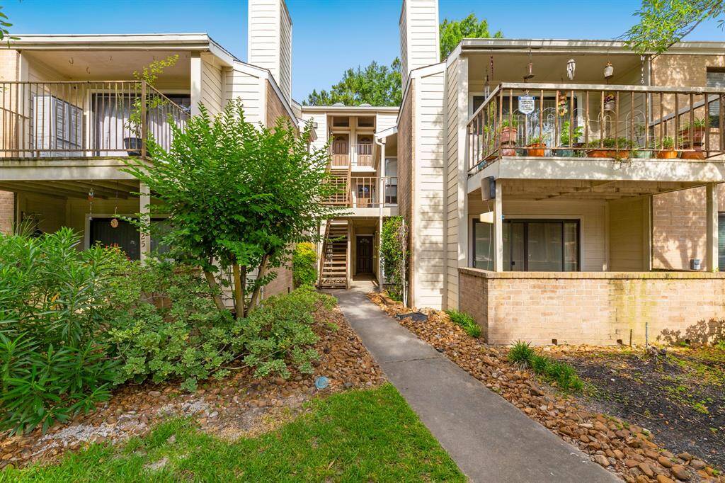 Welcome to 3500 Tanglebrush Unit 132, a perfect place to call home.