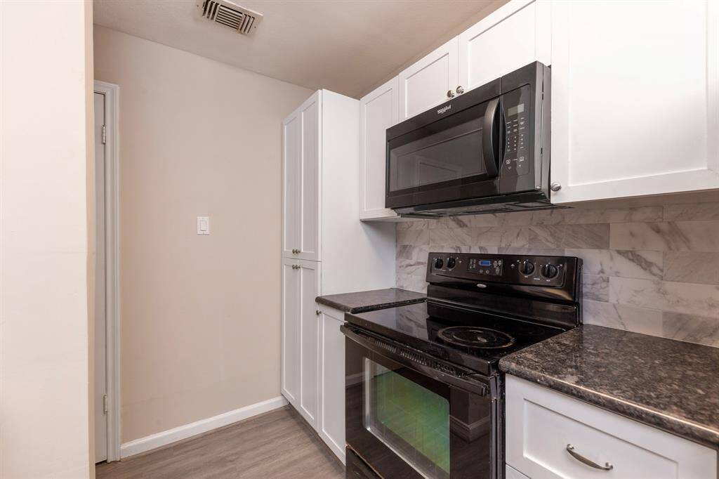 Look at that beautiful backsplash!