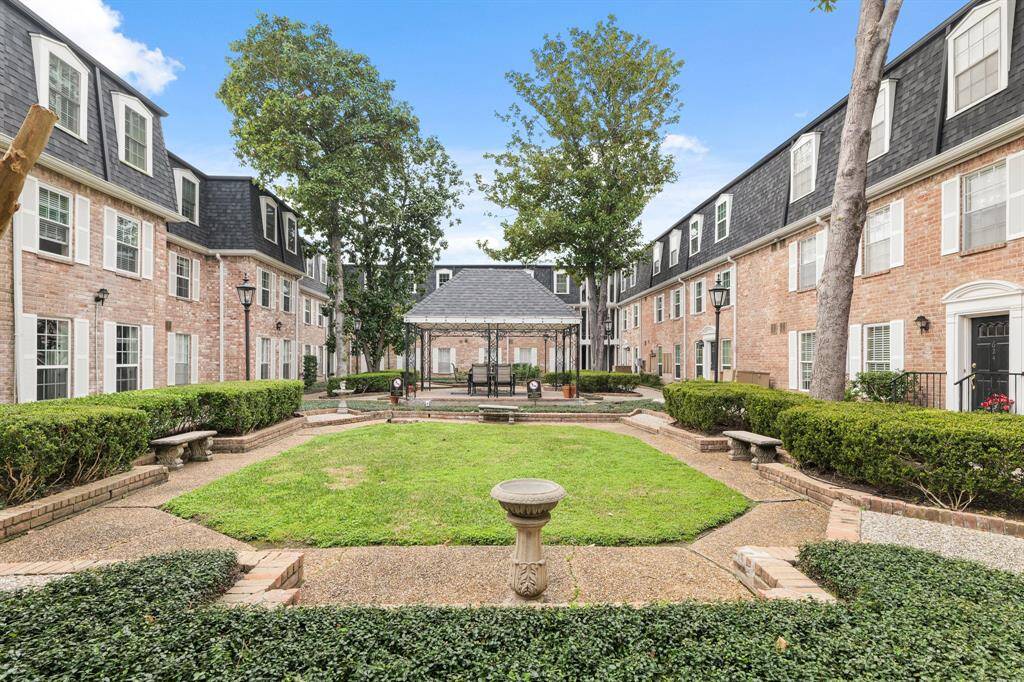 This Condo offers its very own private siting area in the outdoors.