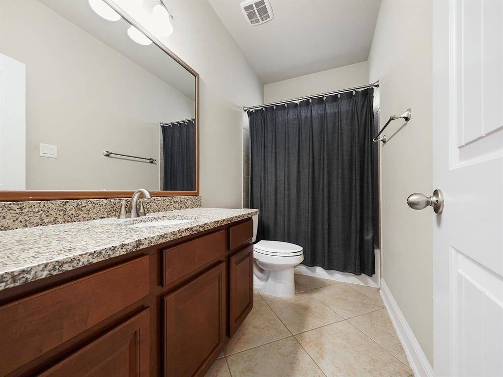 Shared secondary bath with tub/shower combo.