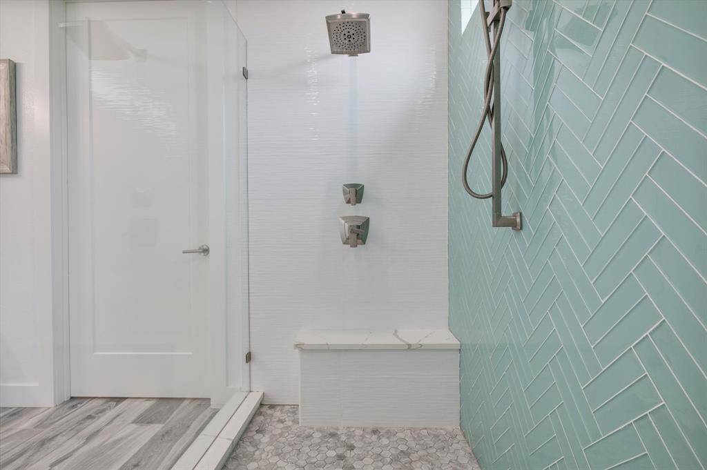 Doorless shower