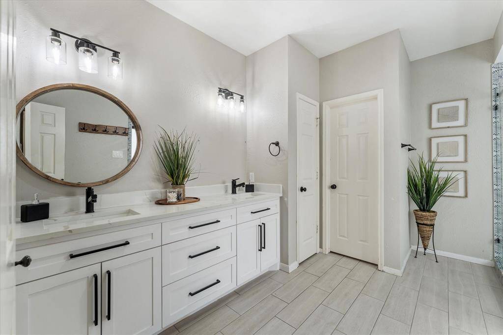 Master bathroom (have missing mirror just needs to be placed)