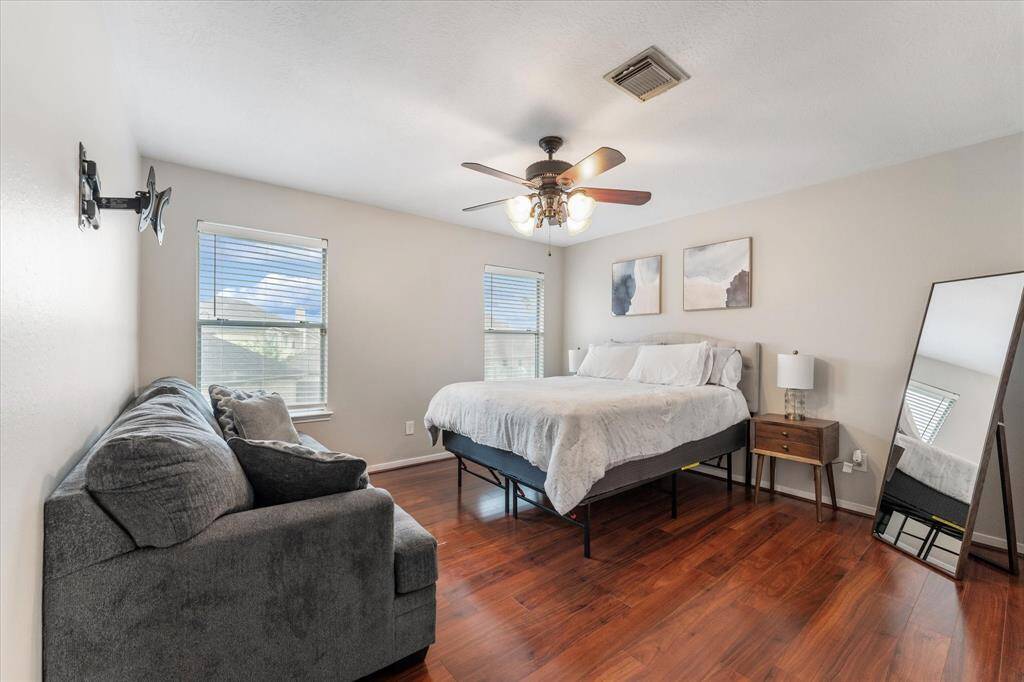 Upstairs Bedroom #2