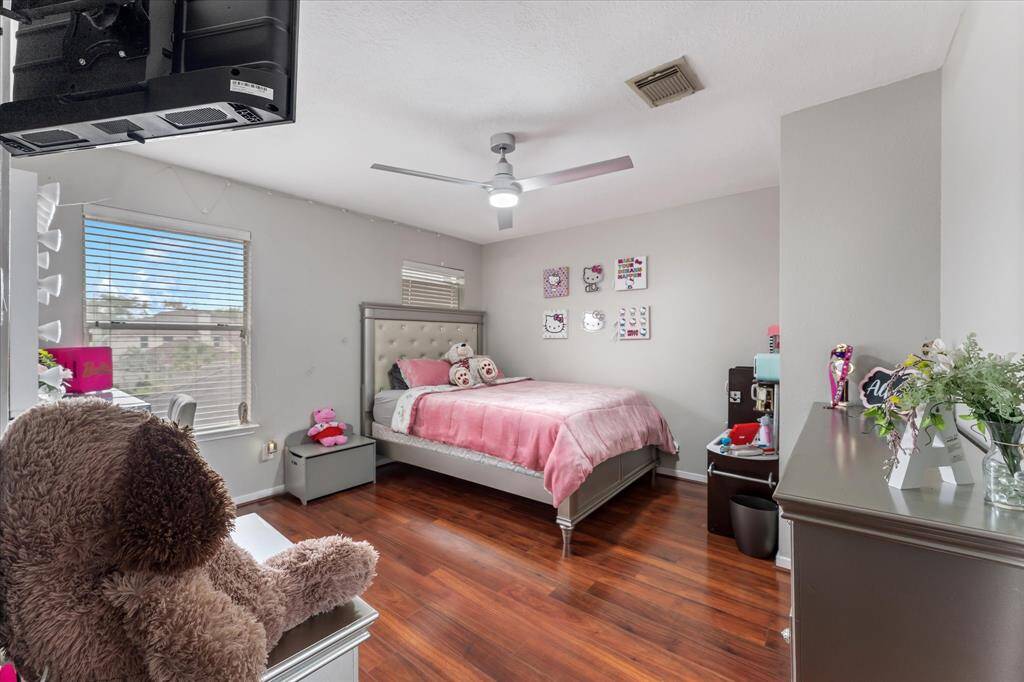 Upstairs Bedroom #3