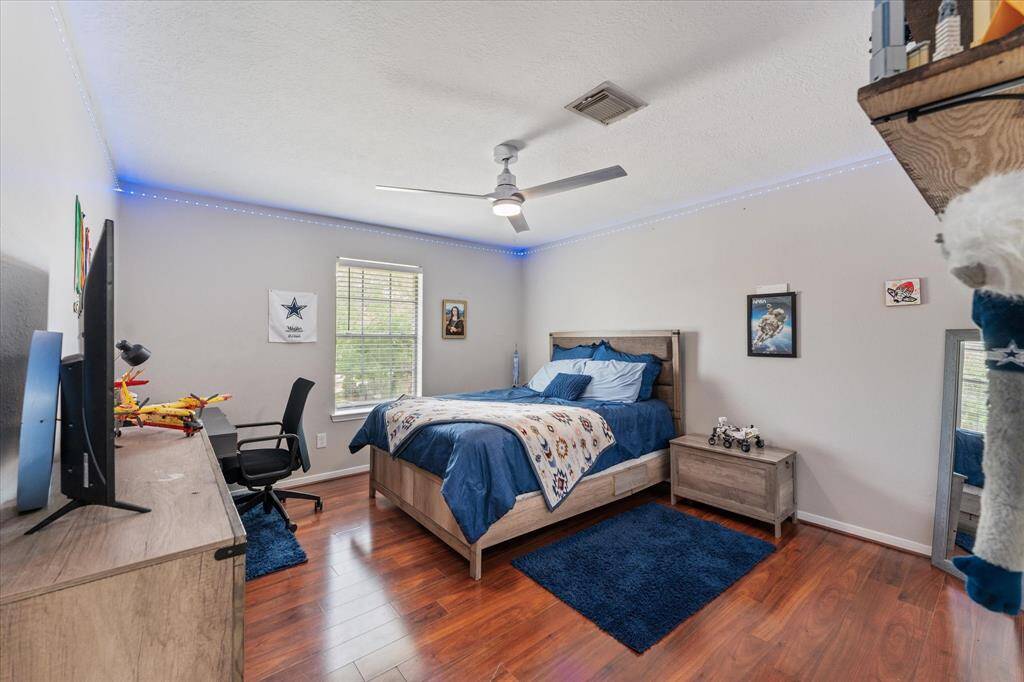 Upstairs Bedroom #4