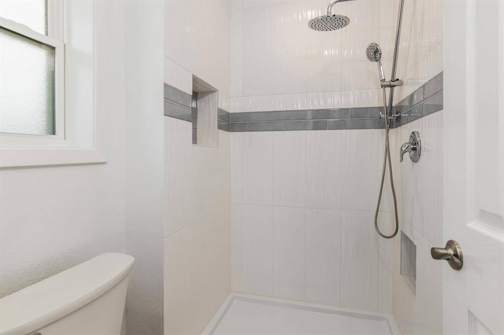 Closed off shower and toilet from vanity.