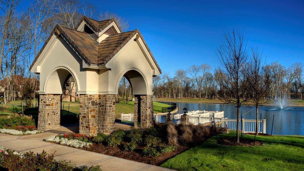 Enjoy the serene views of the lake and its charming pier, offering a peaceful retreat in the heart of Riverstone. This tranquil waterfront setting provides the perfect spot for relaxing, fishing, or simply taking in the natural beauty of your surroundings.