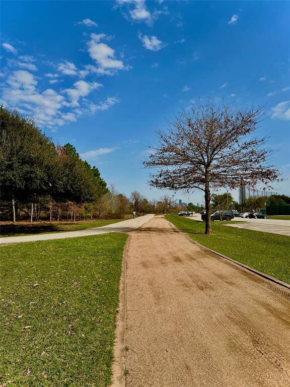 Memorial park is only  mins away with lots of trail to jog, walk or play golf.