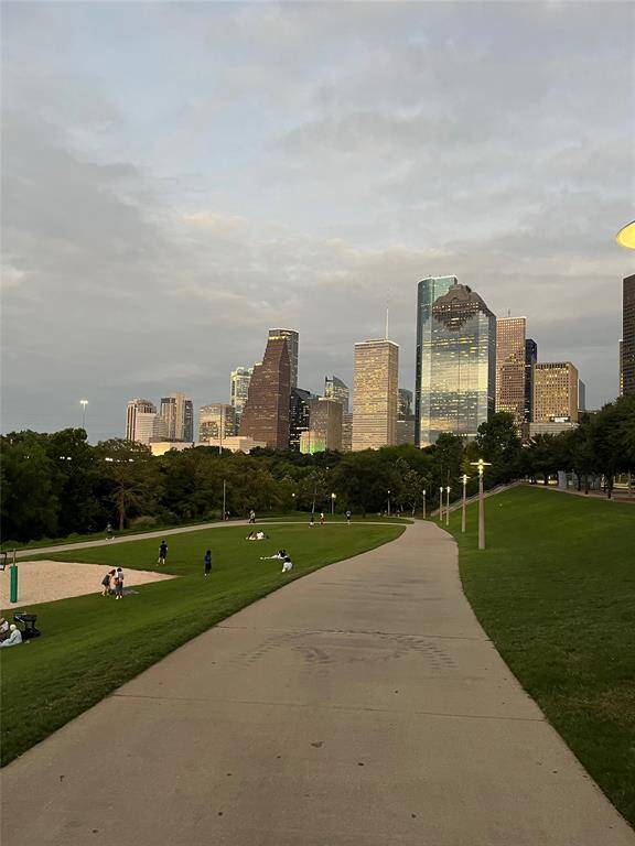 Community is centrally located to many beautiful parks & bike trails.
