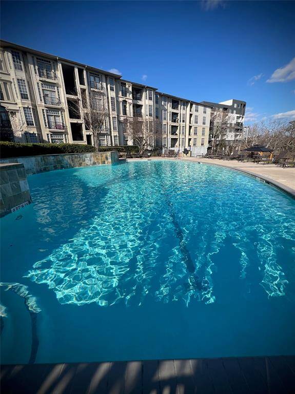 This beautiful townhouse comes with a gorgeous resort style lap pool & four-acre private park with walking trails & Bayou views.