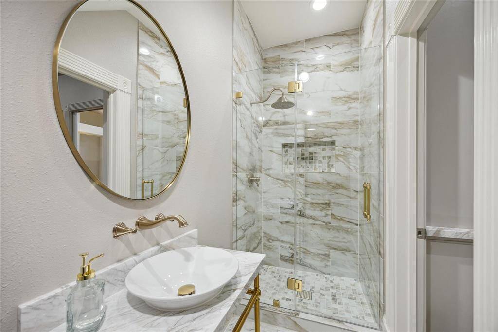 Full bath, with walk-in shower, en suite to the home office.