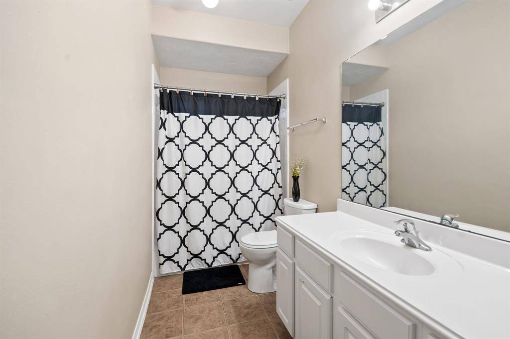 Full size bath