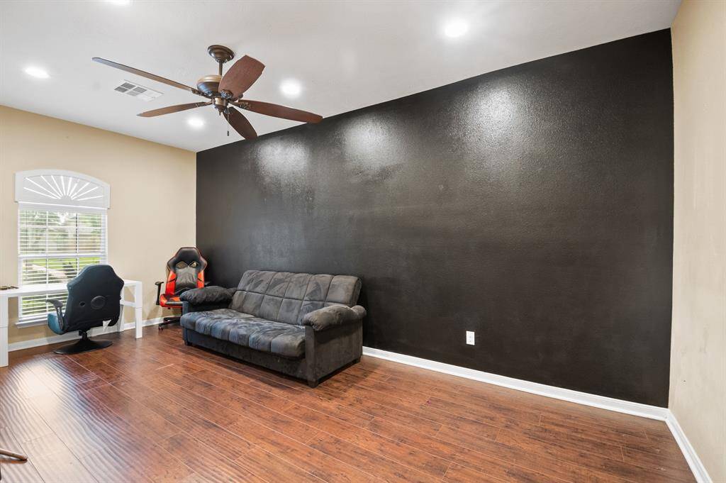 Flex room can be used for study or game room