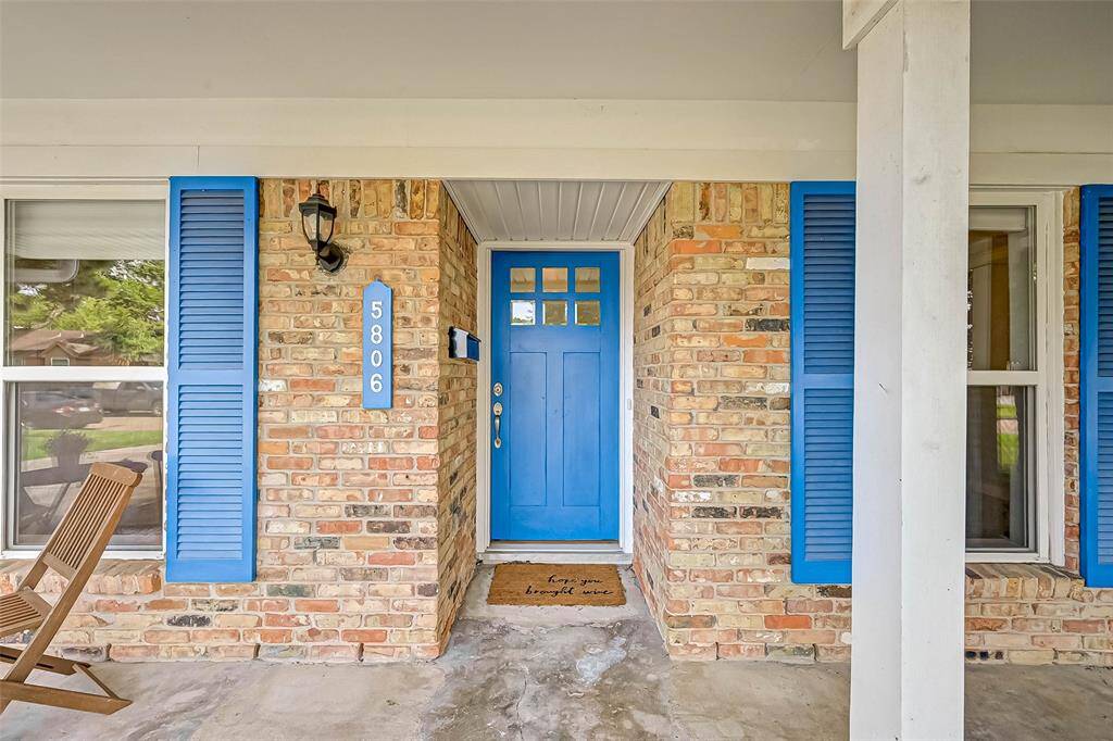 Come in and se this spacious home like new!