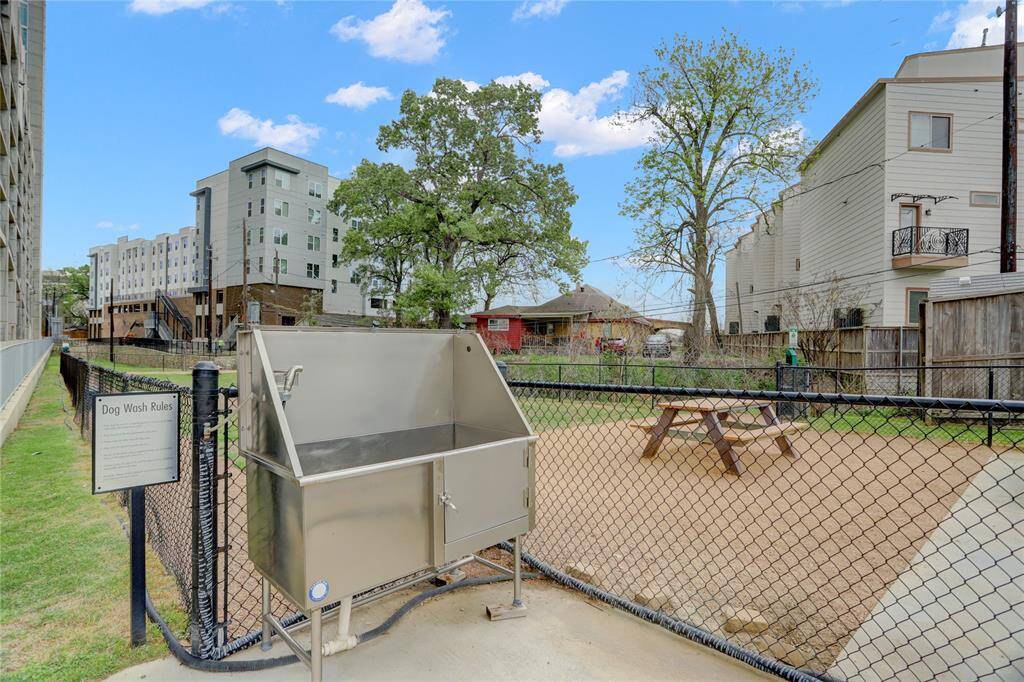 On site oversized dog park!