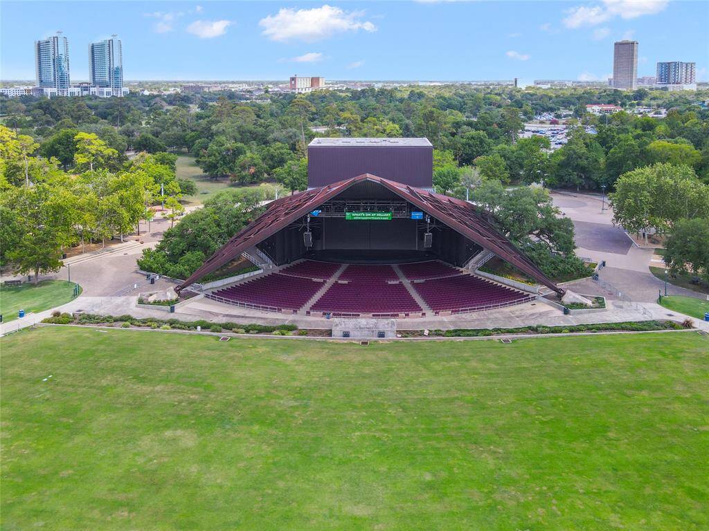 The most convenient access to Hermann Park & the zoo!