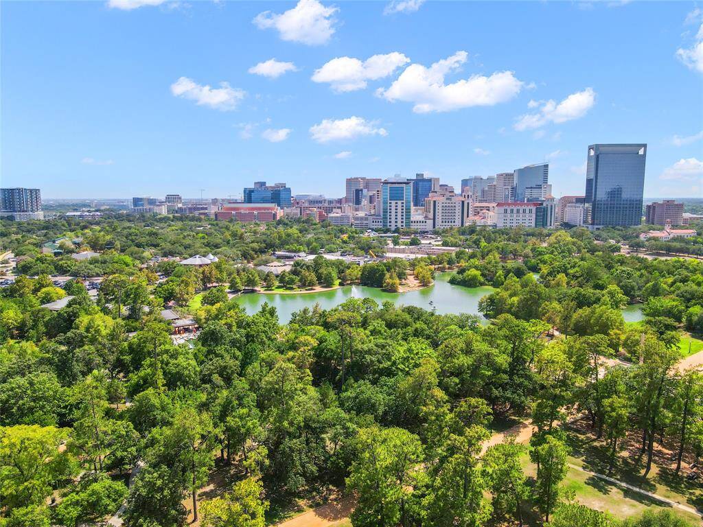 Enjoy all the benefits of living across from Hermann Park including Miller Outdoor Theatre!