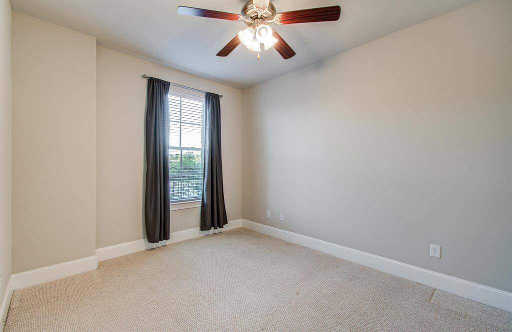Guest Bedroom - ensuite bathroom- 3rd floor