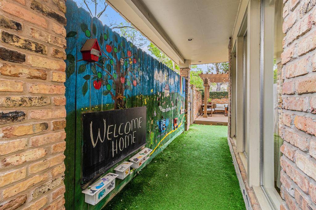A delightful mural is painted on the fence along the side of the yard that leads to the back yard.