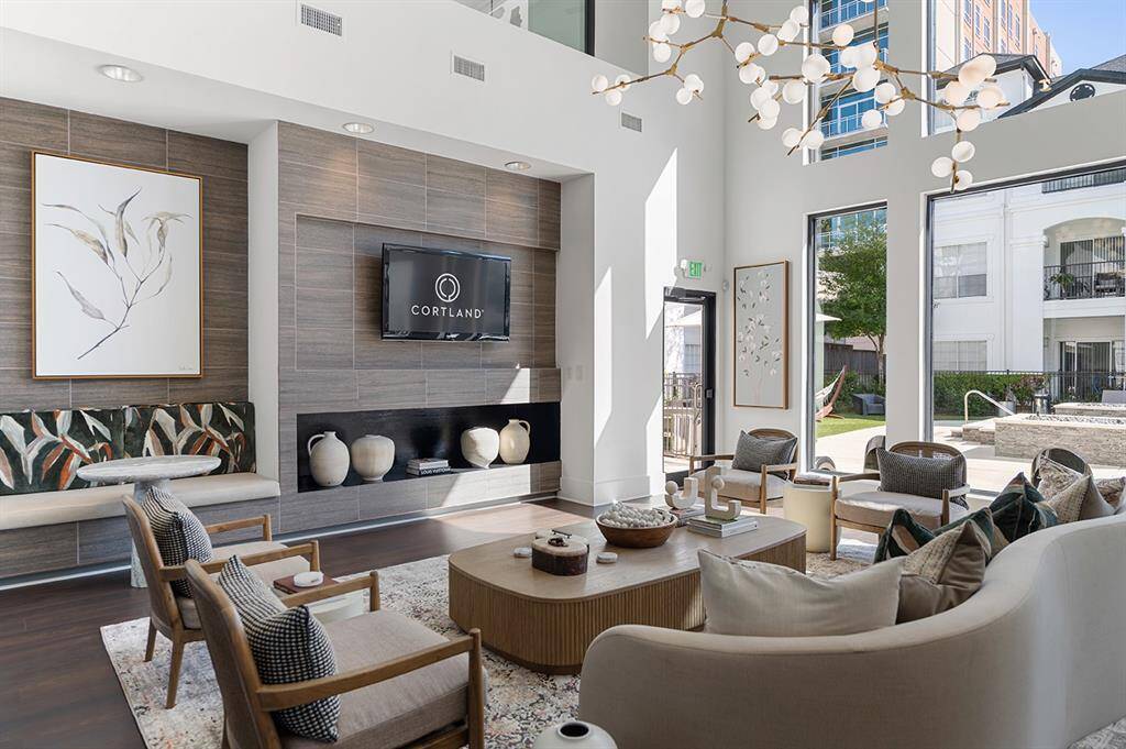 uxury Resident Lounge