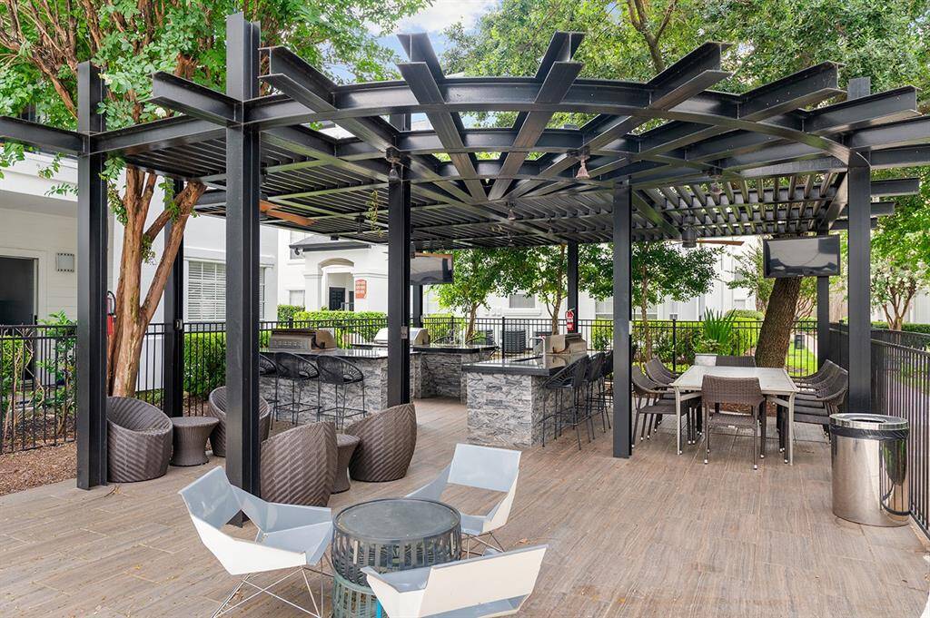 Outdoor Resident Lounge with HDTV & Outdoor Kitchen with Gas Grill