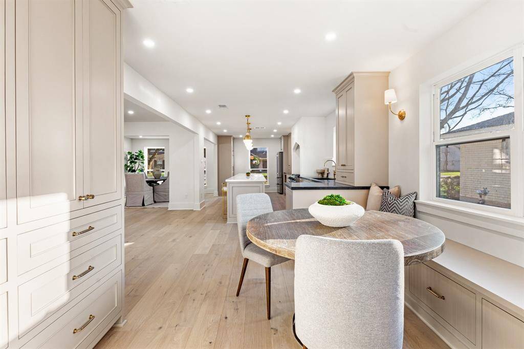 Endless amounts of storage in this kitchen and breakfast room.