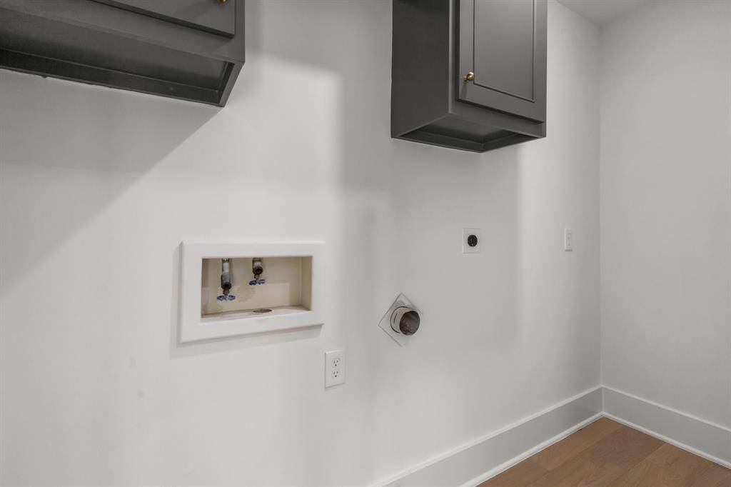 An in house laundry room is located off the breakfast nook.