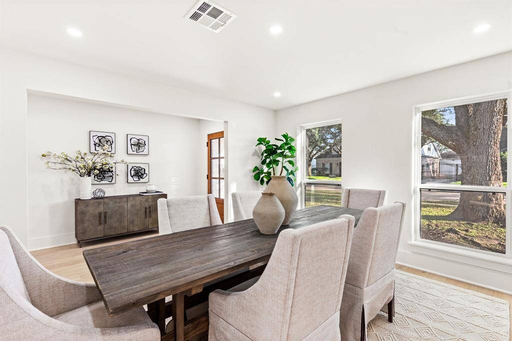 This is plenty of space for a large table.
