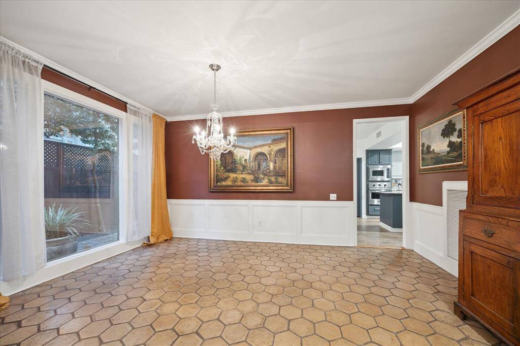 Dining Room features a large picture window looking out over yet another Patio