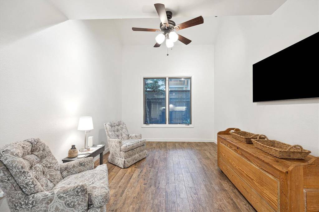 The breakfast room has vaulted ceiling and fan
