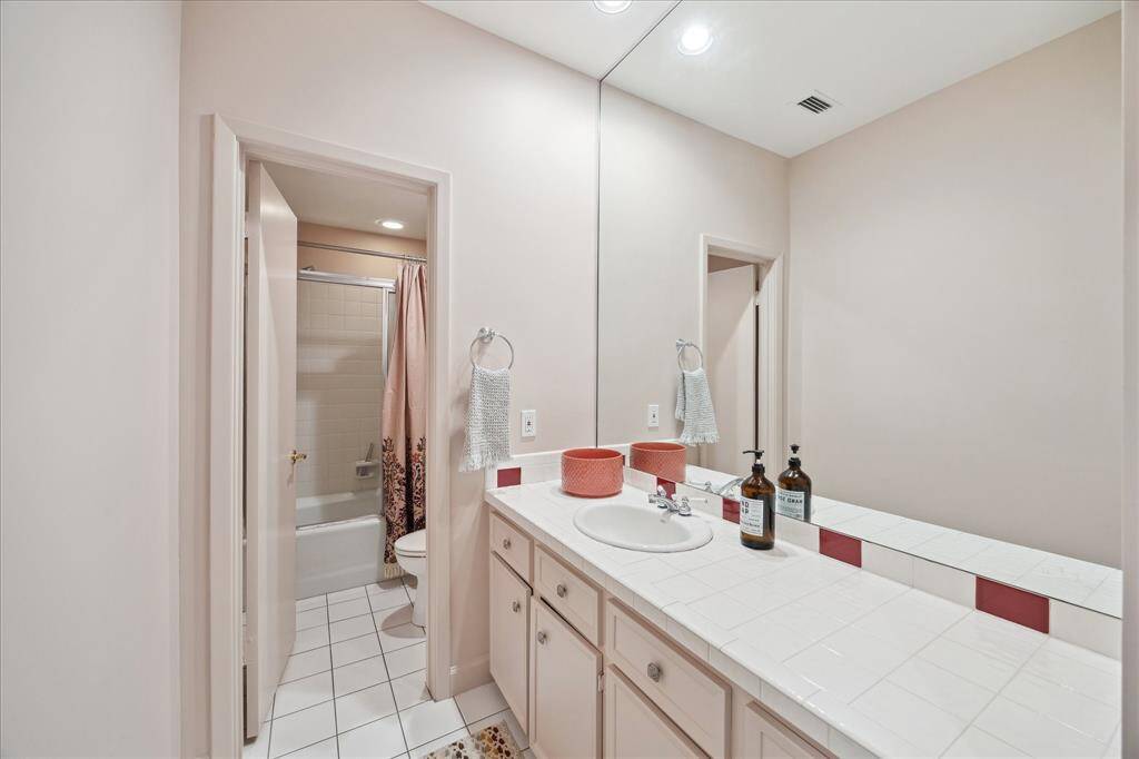 Hall Bath services secondary bedrooms / gameroom