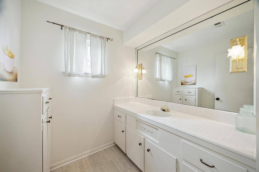 Convenient Sink room - next to the full bathroom upstairs