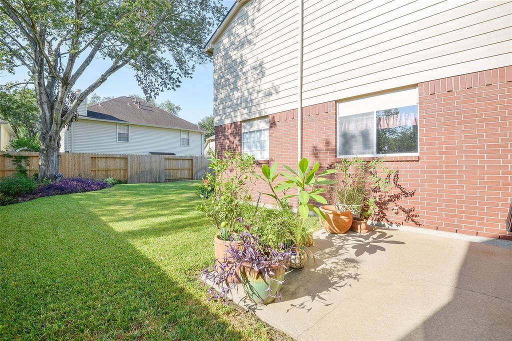 Beautiful Landscaped Yard, Perfect for Relaxing and Family Gatherings.