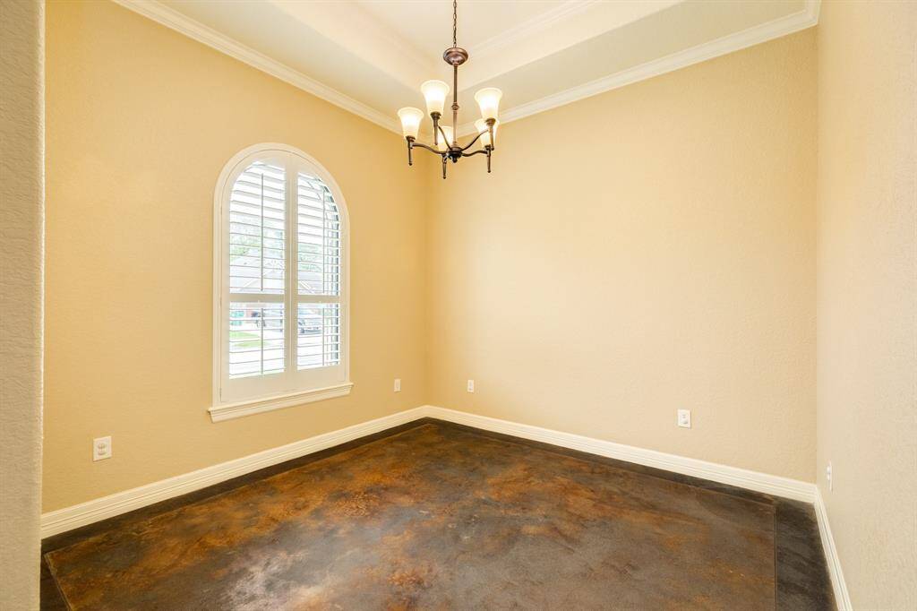 Open picture of the dining room.