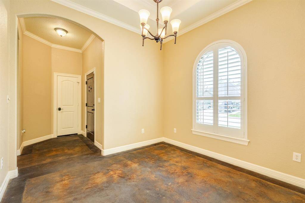 Dining room.