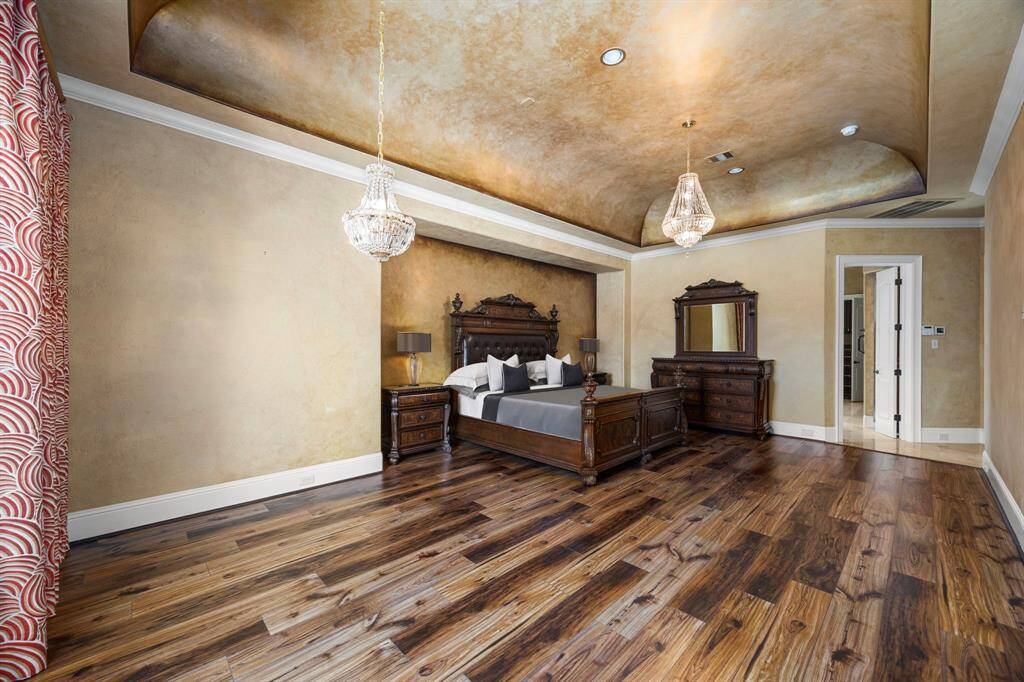 Spectacular & luxurious. A suite with ample space to create your perfect retreat.