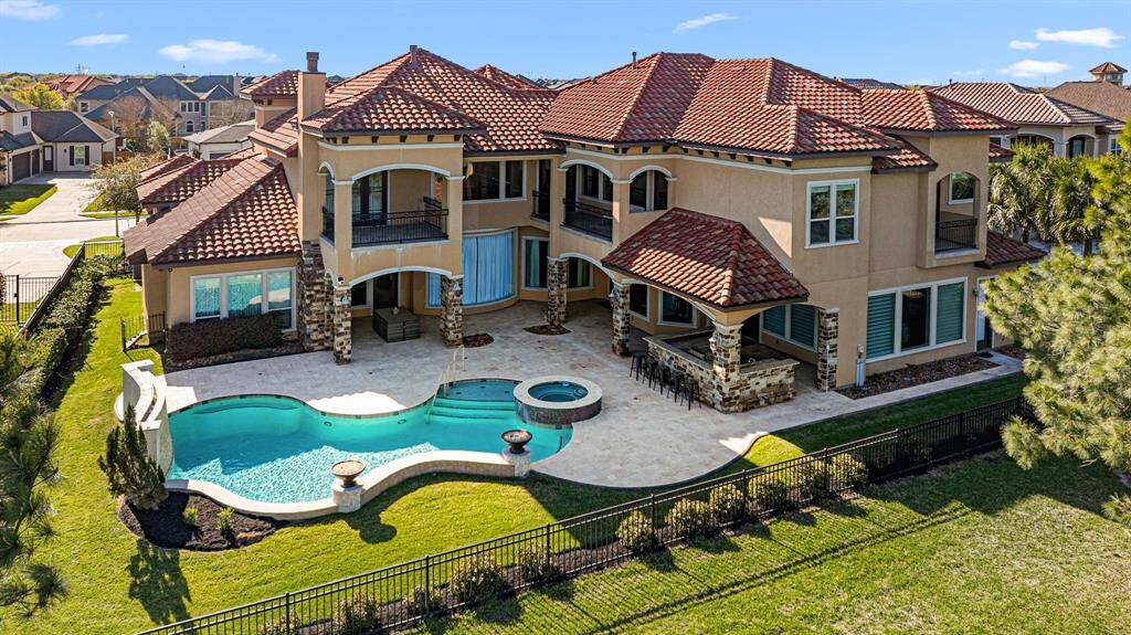 Designed to offer a luxurious resort experience, the backyard boasts a lagoon-style pool with integrated spa. A stunning waterwall enhances the pool design & provides privacy. Fire bowls elevate the ambience. Expansive outdoor spaces for entertaining & relaxation, all surrounded by lush landscaping.