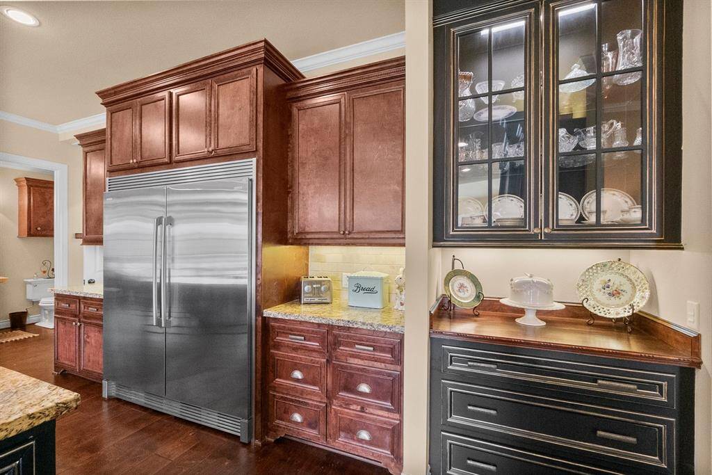 Electrolux refrigerator/freezer included.
