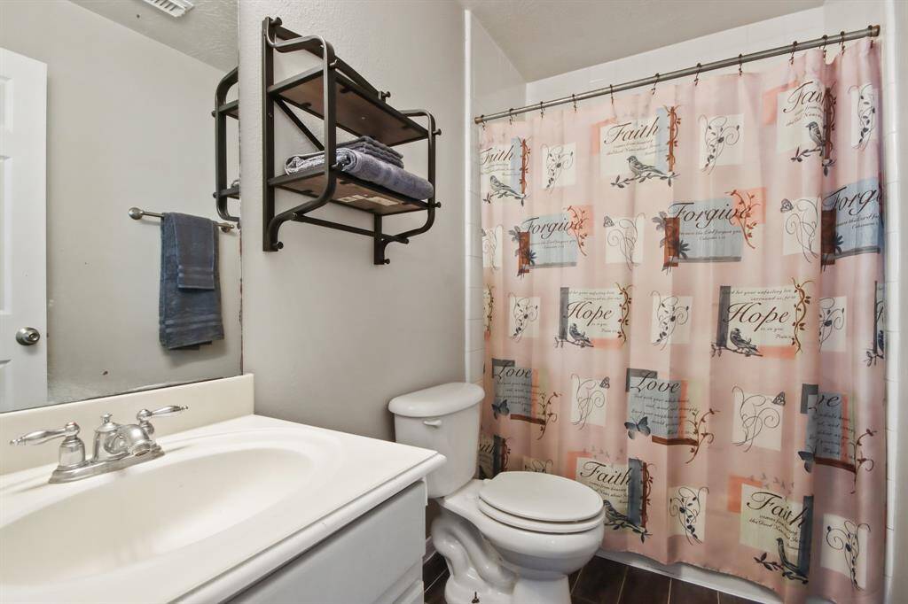 The secondary bath provides plenty of space, making busy mornings a breeze for the whole family.