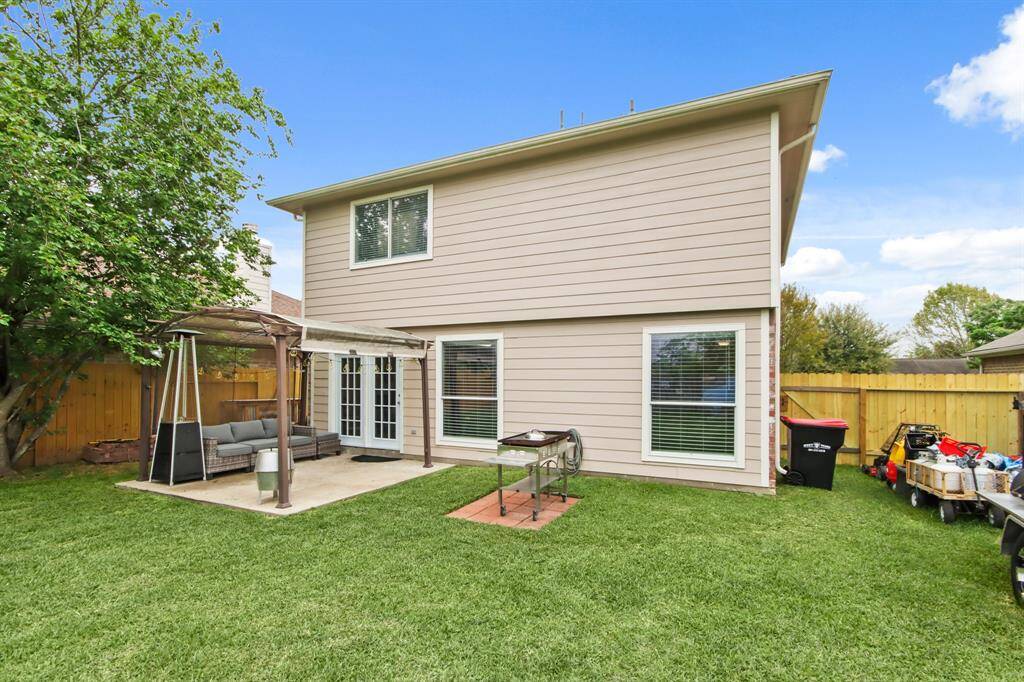 Now to the backyard. How is this for a great place to relax and enjoy that Texas breeze!