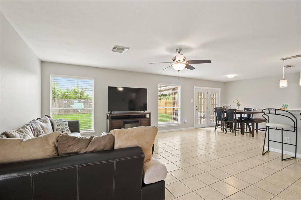 You are going to love the open feel this home has. Kitchen, breakfast area and living room flow together easily.